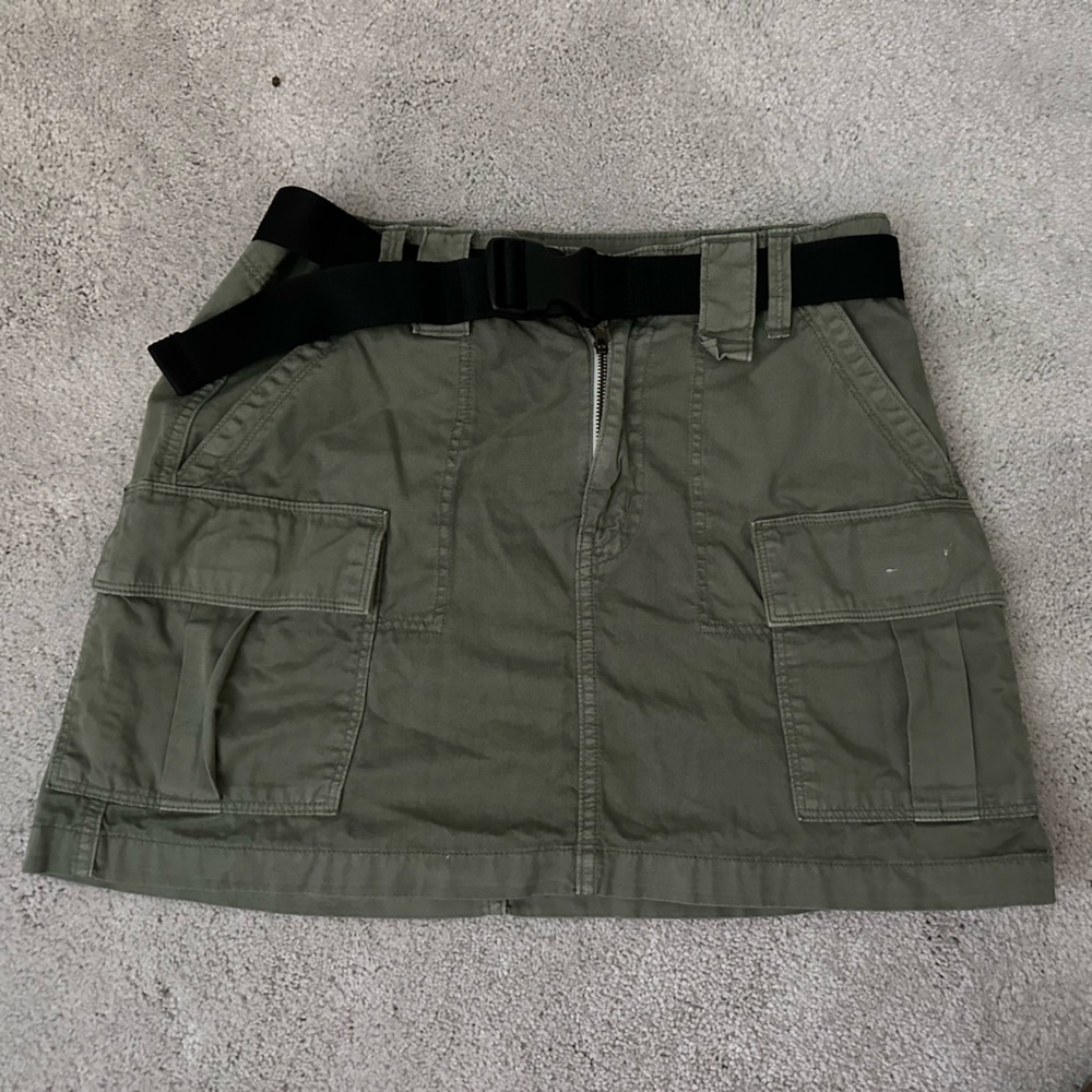 American Eagle, green army/cargo skirt